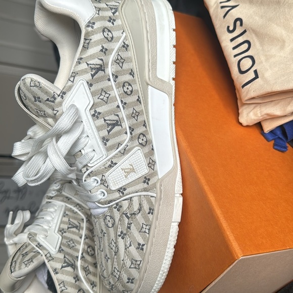 Men’s LV Sneakers used still in great condition - Picture 2 of 5